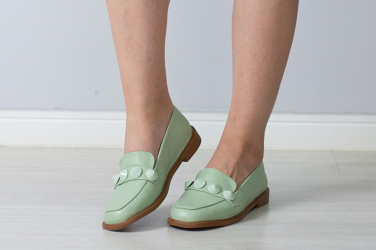 mocassim loafer liso com aplicações - Verde