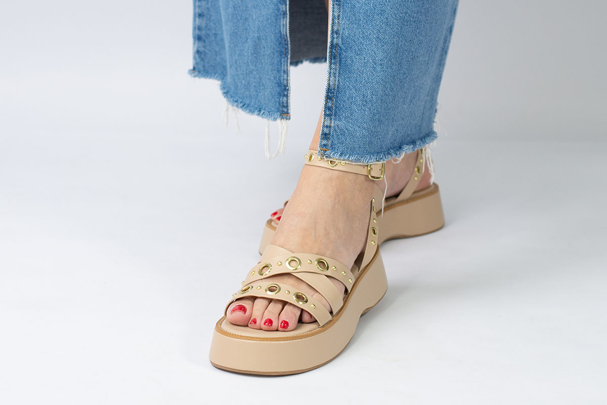 sandália flatform liso cordão com aplicações - Nude