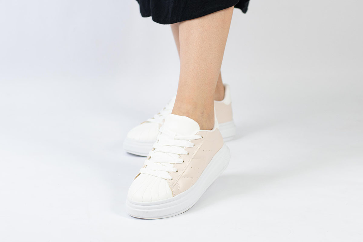 tenis sneaker matelassê - Nude/Branco